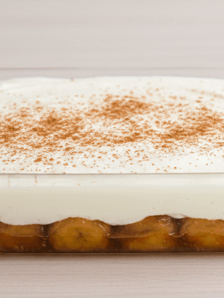 banana caramelada na travessa