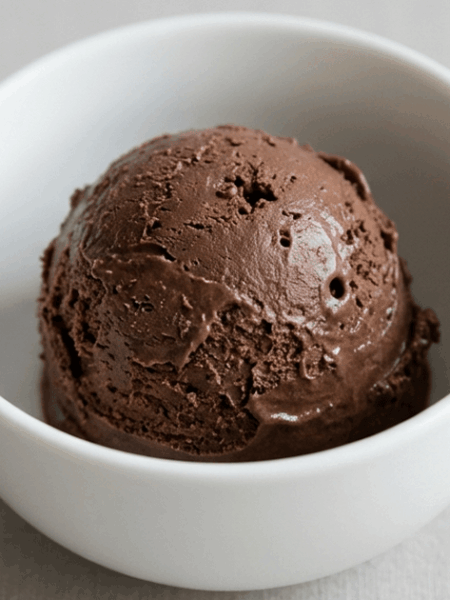 Sorvete de chocolate caseiro cremoso