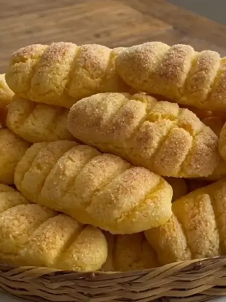 Bolacha de Fubá Cozido com Queijo